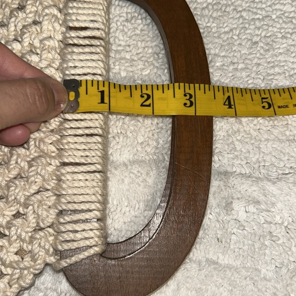 True Vintage Ivory Macrame Crocheted Handbag Purse Brown wooden Handle - Picture 8 of 8